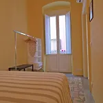 Oda ve Kahvaltı L'officina Bari