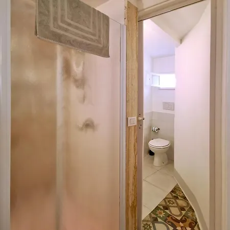 Alojamento de Acomodação e Pequeno-almoço L'officina 4*